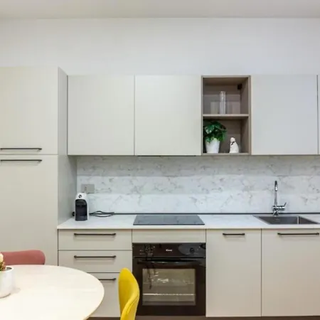 Casati Station Metro M1, M2, M3 Apartment