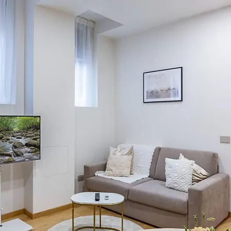 Casati Station Metro M1, M2, M3 Apartment Milan