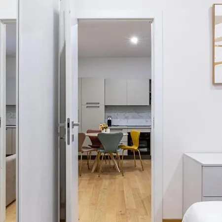 Casati Station Metro M1, M2, M3 Apartment Milan